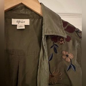 Style & Co. Green Embroidered Women’s Button-up Blouse